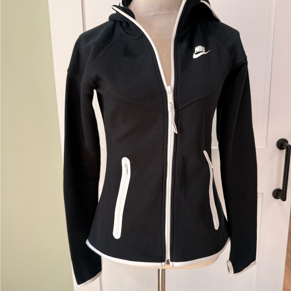 Nike Women's Black and white athletic jacket